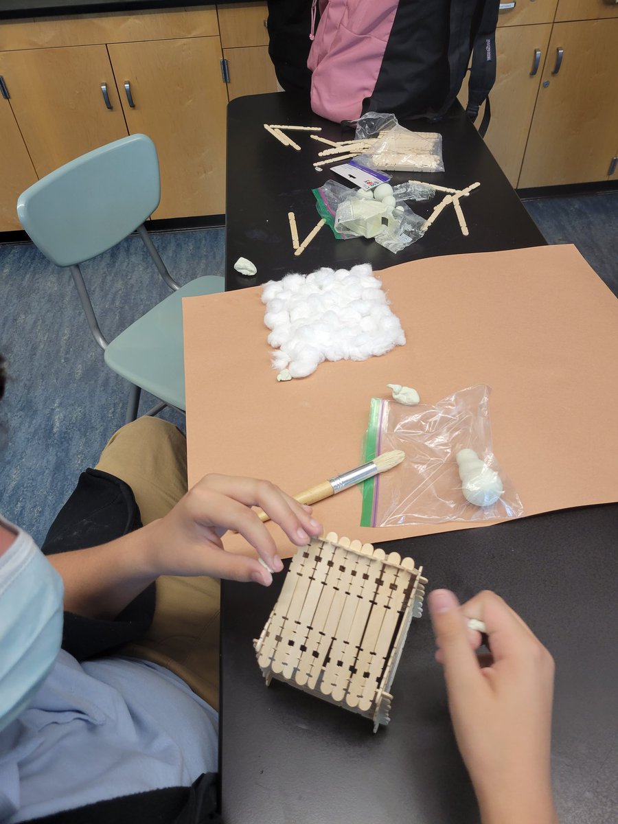 AJaeLugo's tweet image. SLA Stop Motion Studios pre-production #creativecommunicator @SLAStallions @AJaeLugo @ITI_LAUSD #empoweredlearner