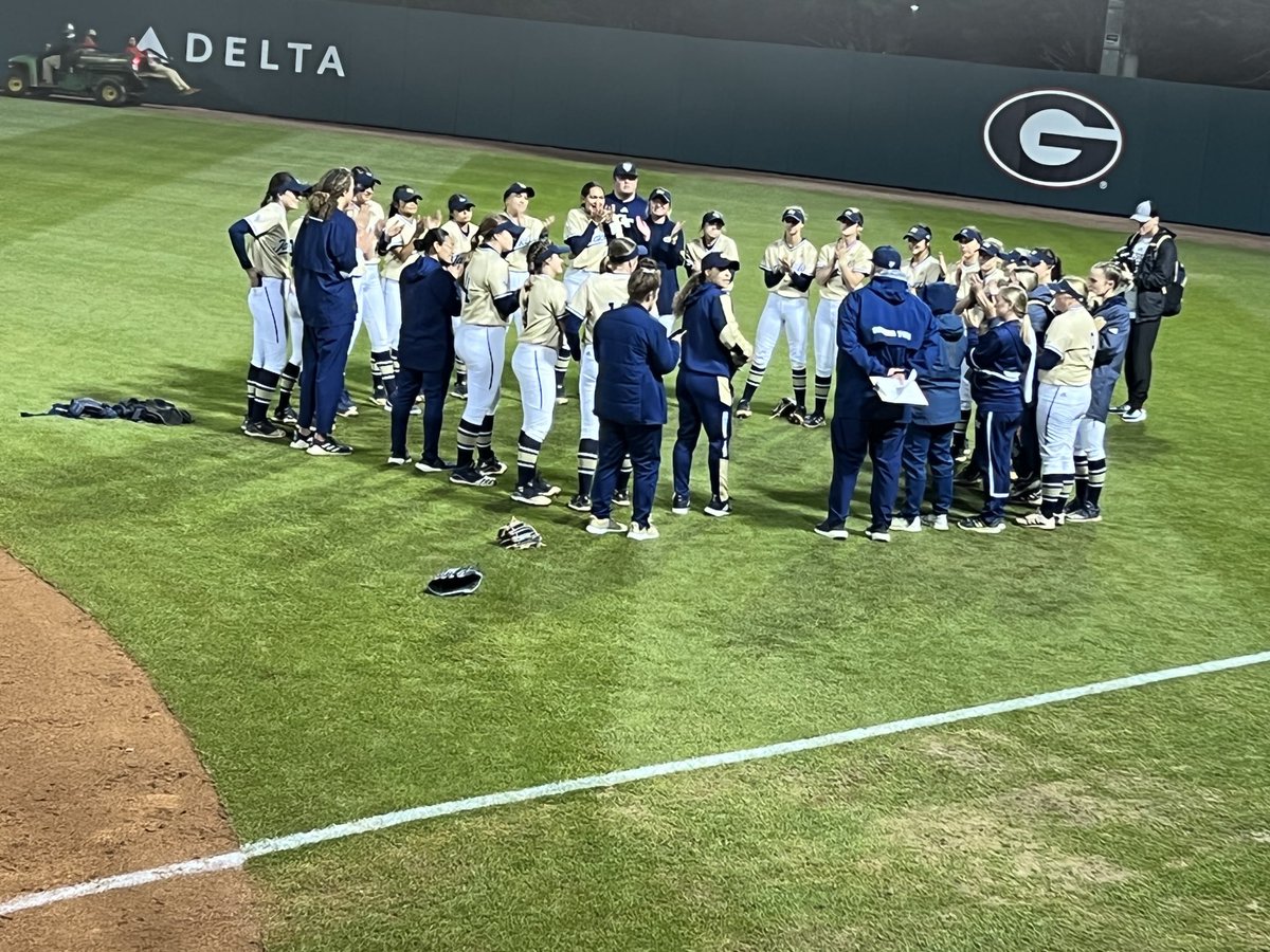 thegtbee's tweet photo. This team = Softball Goals. THWg 💛💛💛⁦⁦@GaTechSoftball⁩ https://t.co/JMvzIM9RdK
