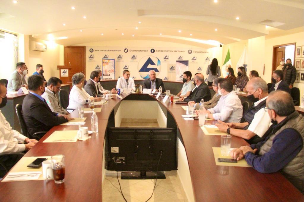 RomanCepeda's tweet photo. Siguiendo en comunicación permanente con el sector empresarial de #Torreón, me reuní con integrantes de @canacotorreon para escuchar sus necesidades y coordinar acciones relacionadas a comercio, servicios y turismo en la región. https://t.co/zosRig6YHy