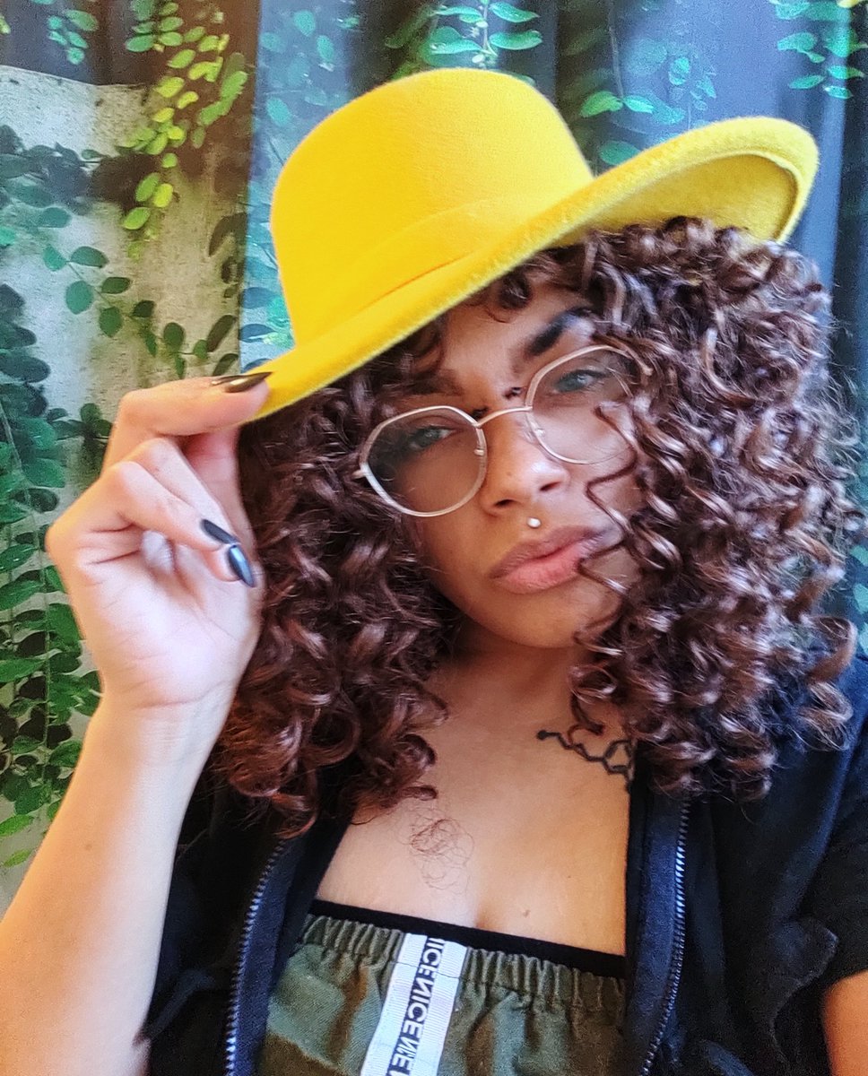 fruitgalthrift's tweet photo. Comedy Show to fill #thevoid. #ootdStyle #styleblogger #unisexlook #pharrellwilliamshat #nice4what https://t.co/qjsQvenPnH