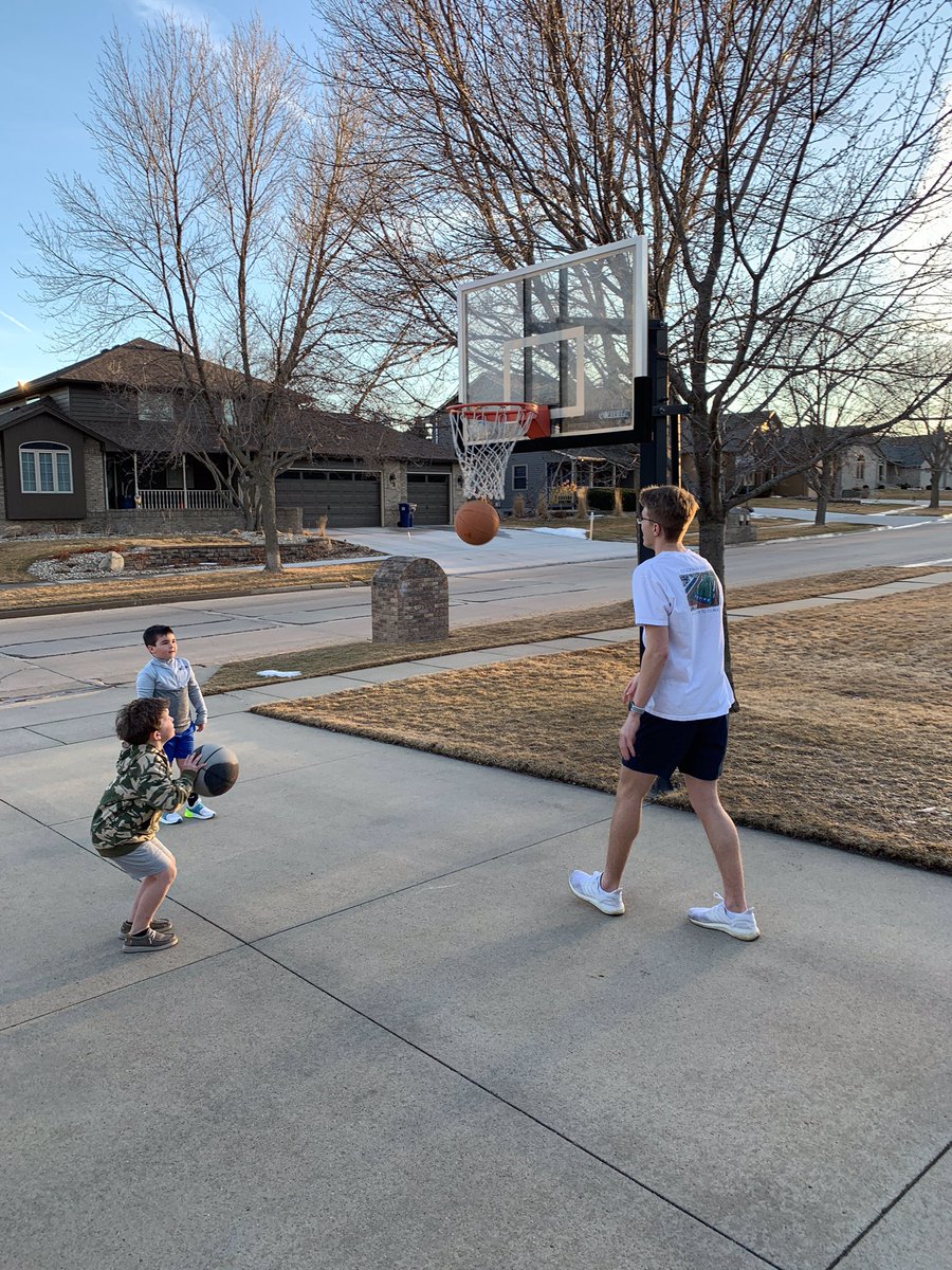 A couple of my students from @stmaryknights stopped over to one of their favorite varsity players house tonight to wish him luck in the State Tournament. John shot baskets with the “little tomato’s”. 😂☘️🏀 Culture!