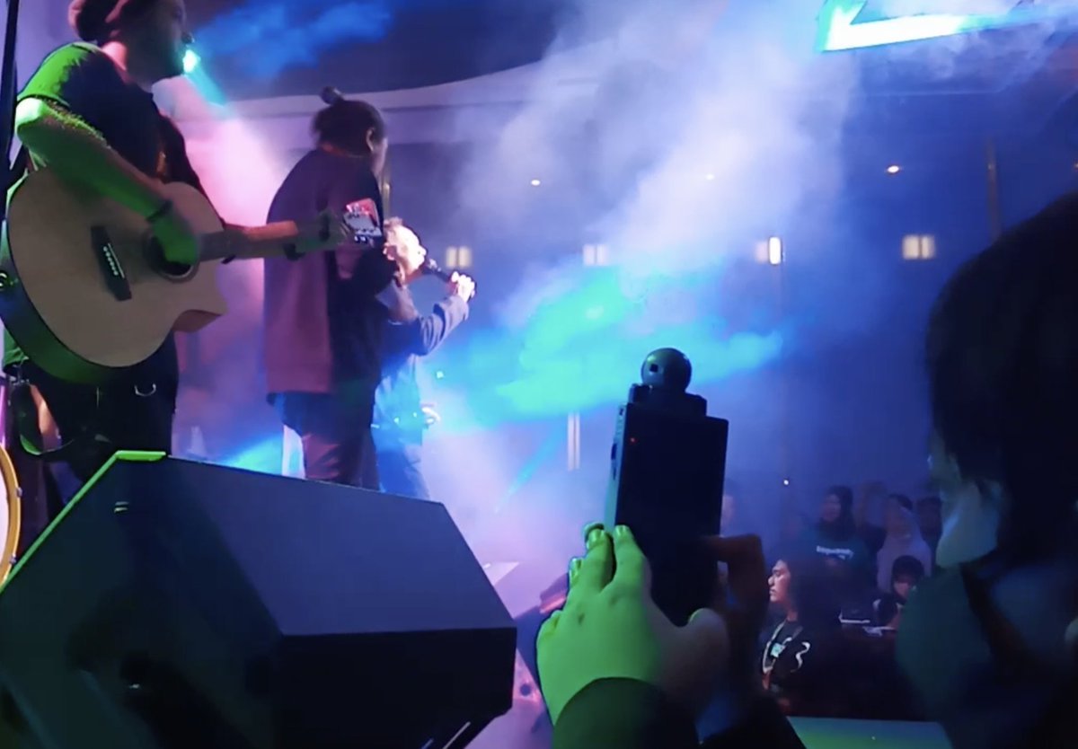 Meanwhile, Jakarta crew was shooting <a href="/ElementBand_ID/">Element Band</a>' music performance on the stage.