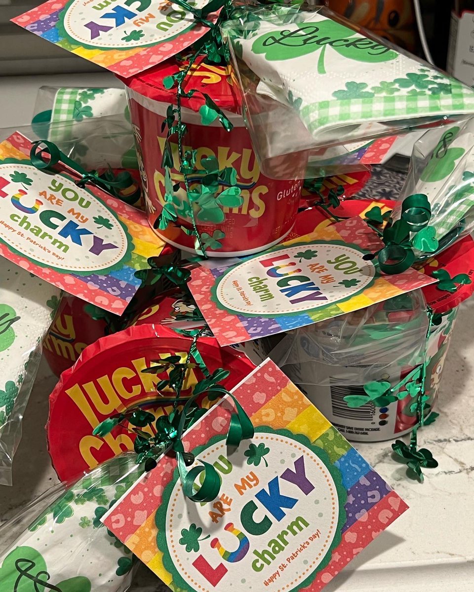 GiftsSeniors's tweet photo. Finally was able to deliver something during business hours They we’re a huge hit with the staff @longbeachcares  and know the residents will love it!! Hopefully Easter I can distribute to the residents myself 🍀Next stop #OperationEaster @DonnaAnnJohnson @ChristineMelfi https://t.co/cJuc2kYocl