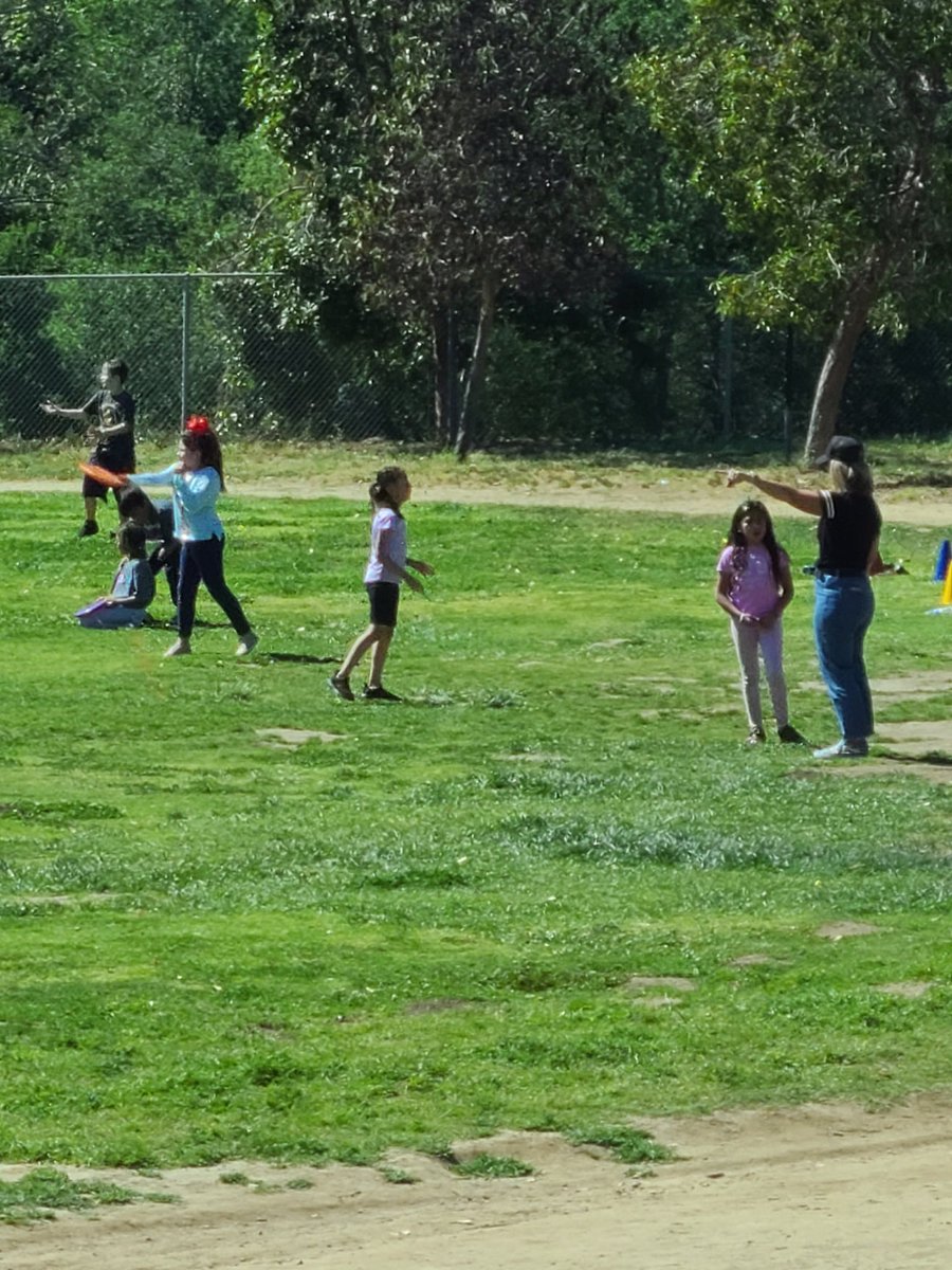 Its all about the Tag Team! Patti taught PE today and I taught 4th grade fractions. Go Team LOE! <a href="/LiveElementary/">Live Oak Elementary</a> <a href="/pparson28/">Patti</a> #busybeeadmins #manyhats