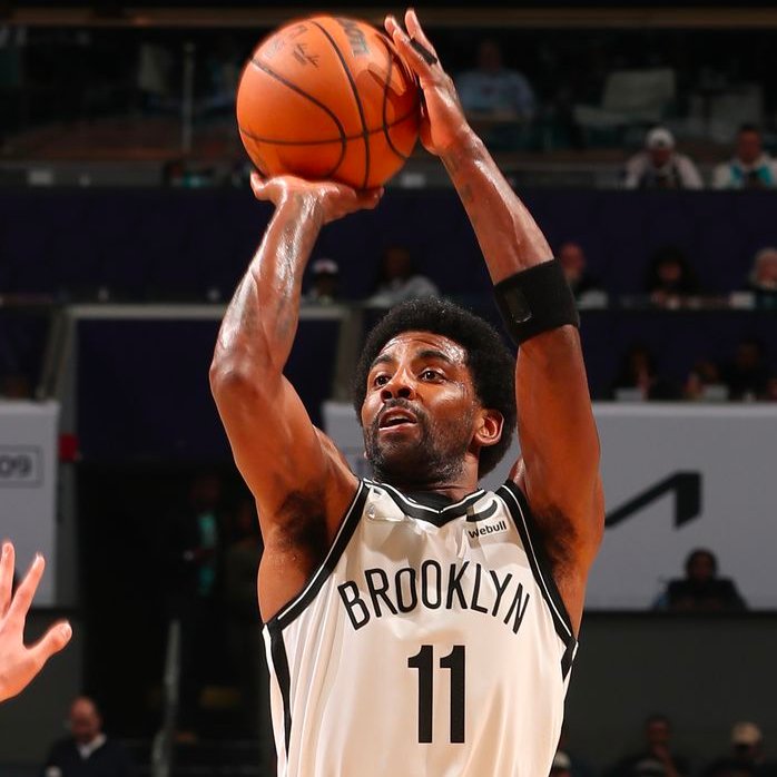 ClutchPoints's tweet photo. Kyrie Irving goes OFF in the 1st half. The Magic have no answer for the Nets guard 🔥

41 points
3 rebounds
3 assists
3 steals 

14-of-19 FG
6-of-7 3PT
7-of-7 FT https://t.co/nwFilJDrIG