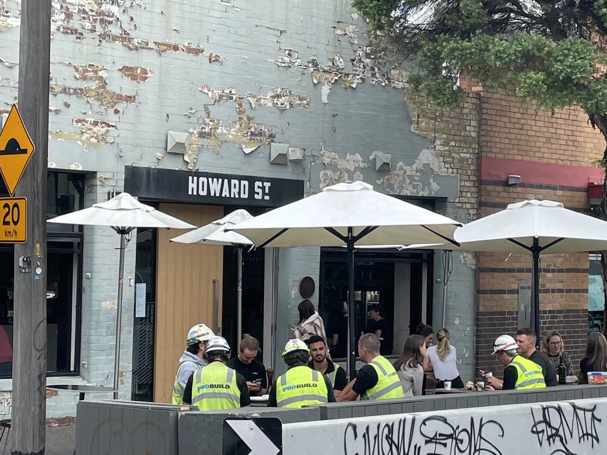MichaelBleby's tweet image. Troubled times in #construction: But it’s good to see some familiar references in North Melbourne. #Probuild #insolvency  #HowardStreet #stillworking