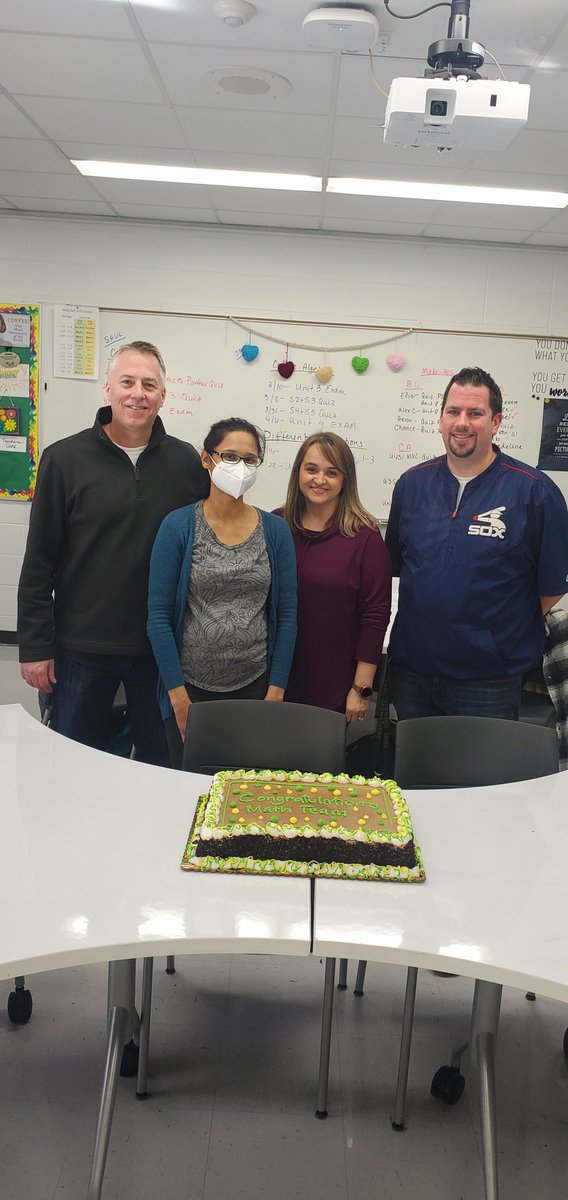EGMathNation's tweet image. FULL TEAM, 1st in Regionals, Going to STATE! 
So...Cake celebration!  :) 
Go Math Team!! 
@ElkGrove_HS  @EG_Nation 
@MrWalloch_EGHS @hengteaches @Per_Buj