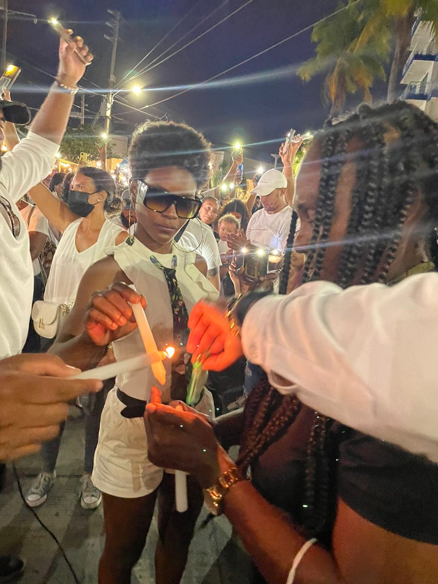 CanalTeleislas's tweet photo. #TeleislasNews En imágenes, de manera pacífica se adelanta la marcha en rechazo al fallecimiento del artista #Hety.
#QuéPasaenSaiyProv #news #rip #hetyforever https://t.co/lQIlvk3Zml