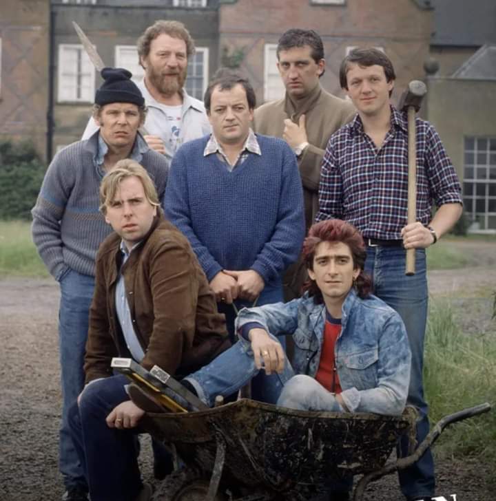 Happy Birthday to AVP actor Jimmy Nail who is 68 today. 