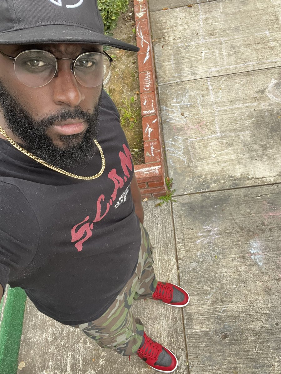 BIvymusic's tweet photo. It’s dinner time…. Had to swap out em out #kotd #partdos #ramen 🍜 https://t.co/7pcHR3z5M0