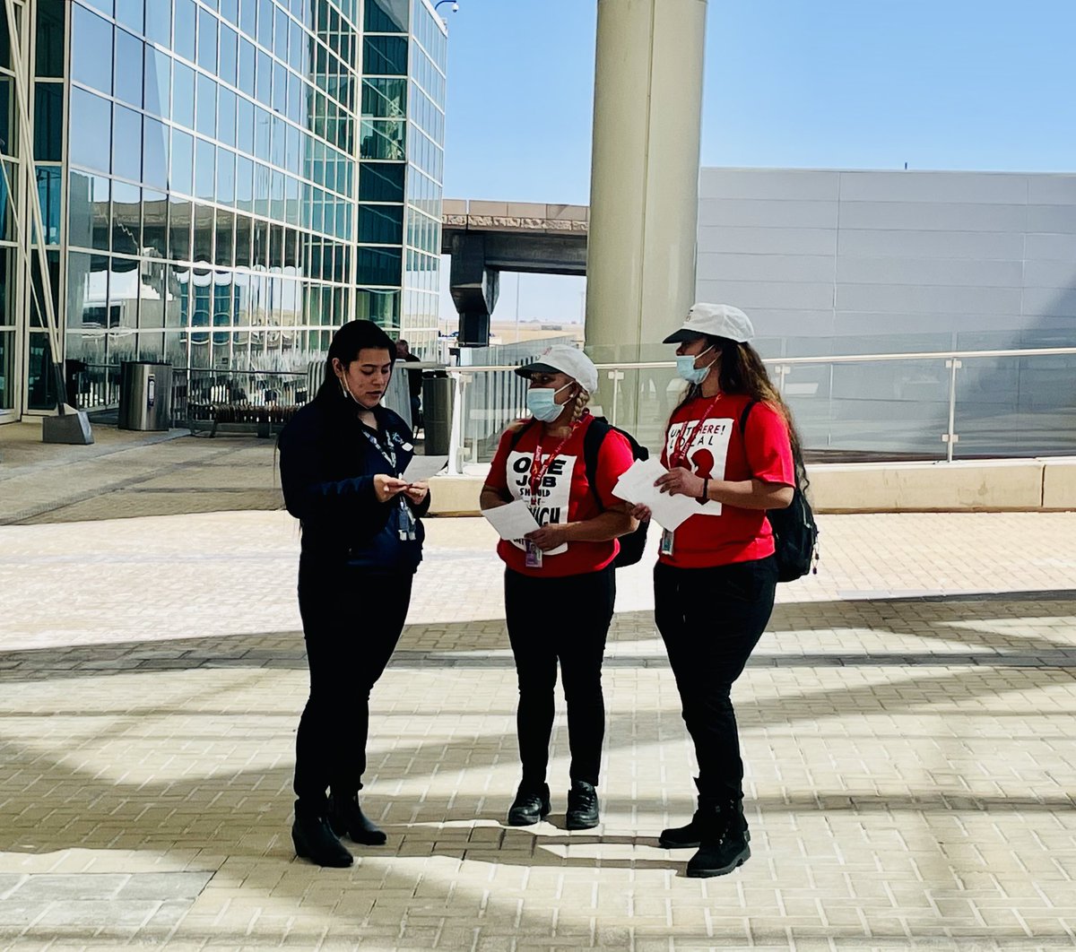 unitehere23's tweet photo. The airline industry got $96 billion (yes, that’s billion with a B) in pandemic bailouts but airline catering workers like us are still struggling. That’s why today Gate Gourmet workers leafleted at @DENAirport to tell the whole world 🗣 We Deserve Better 📢 https://t.co/czwSJhlRZJ