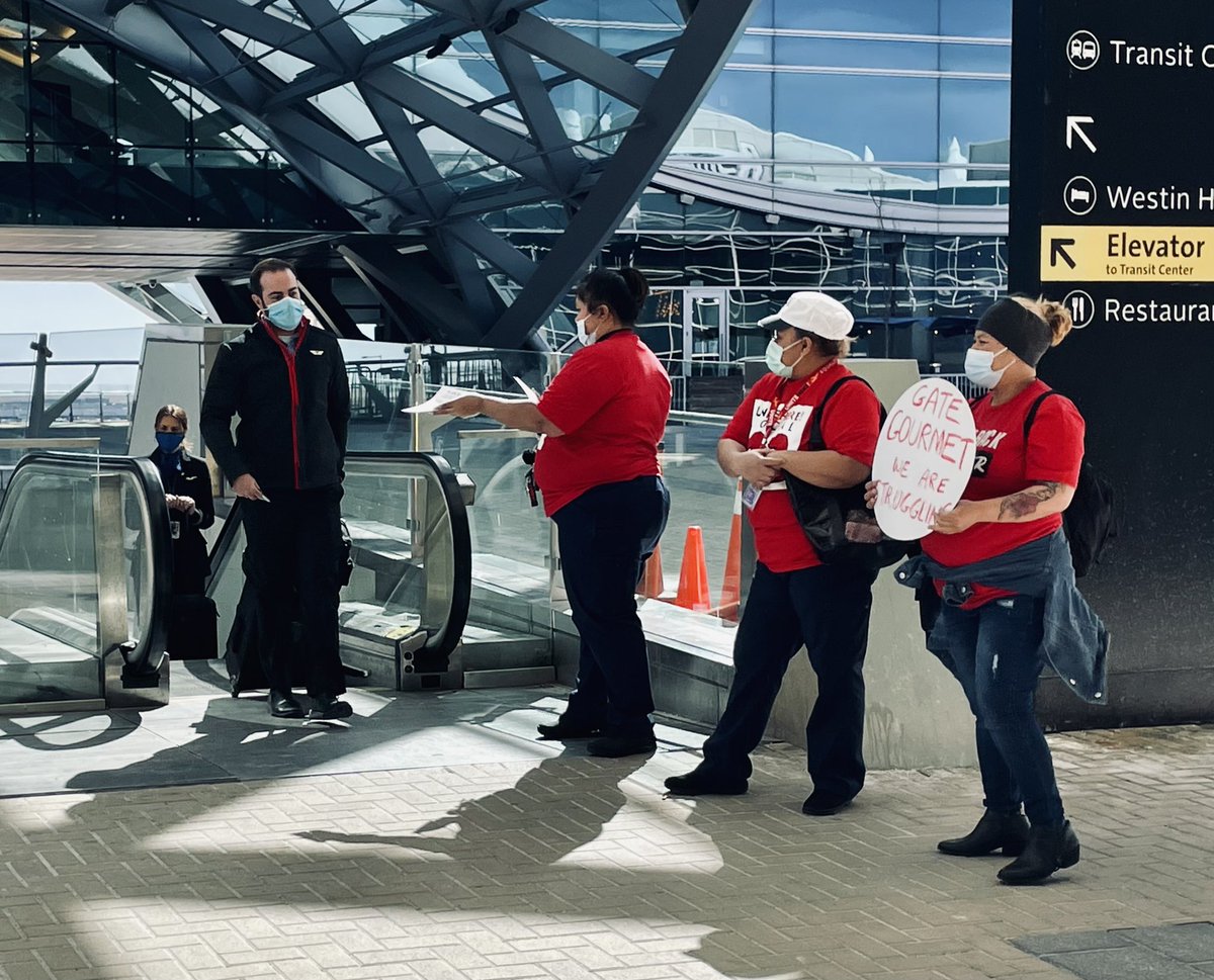 unitehere23's tweet photo. The airline industry got $96 billion (yes, that’s billion with a B) in pandemic bailouts but airline catering workers like us are still struggling. That’s why today Gate Gourmet workers leafleted at @DENAirport to tell the whole world 🗣 We Deserve Better 📢 https://t.co/czwSJhlRZJ