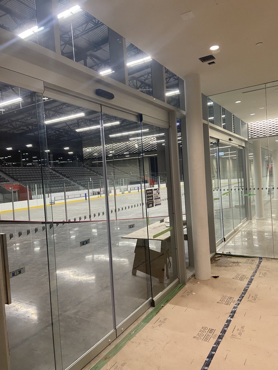 MMatier's tweet photo. Lucky to have this facility just a few hundred metres from our place. The @2022CanadaGames Olympic track, hockey arenas and basketball courts are sweet 🔥
#CanadaGamesPark 🇨🇦🏀🏐🏒🚴🏾
#WalkerIndustries @BrockUniversity
@matierchristina #Reece2008 https://t.co/FaUKDocvsk