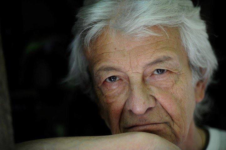 Enorme tristeza por el fallecimiento de Arturo Bonín, gran compañero y gran actor, comprometido con su profesión, con sus ideas y con su país. Mis condolencias a sus familiares y amigos.