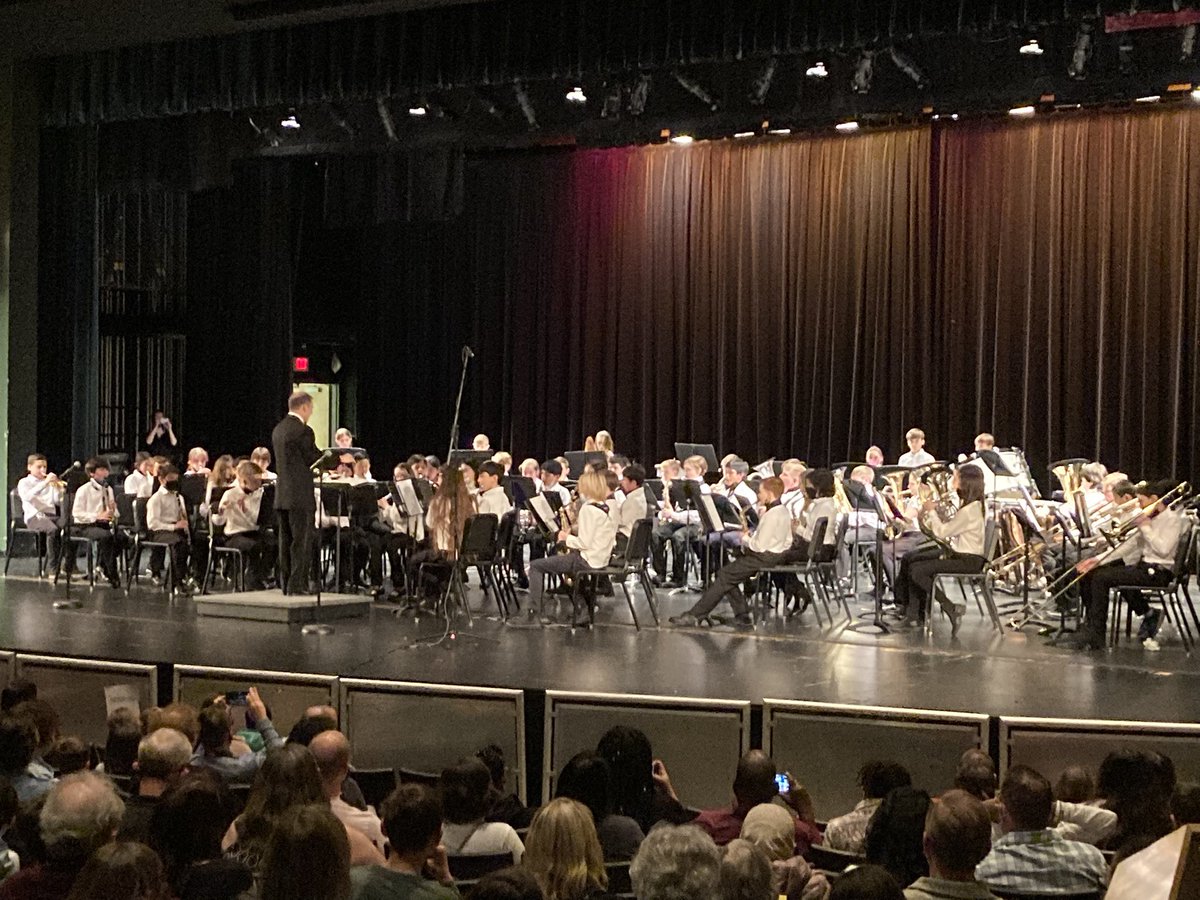 BershAPS's tweet image. Super proud of our outstanding young musicians performing in tonight’s Junior Honors Concert! @APSArts @McCarthyM_JES @Principal_TES