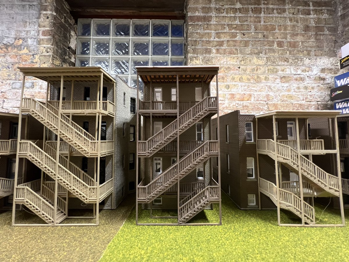 ifmuth's tweet photo. It’s a wrap on the first batch of 3D printed Chicago housing stock #3dprint #hoscale #modelrailroad #modeltrain https://t.co/cKLLCLs7yx