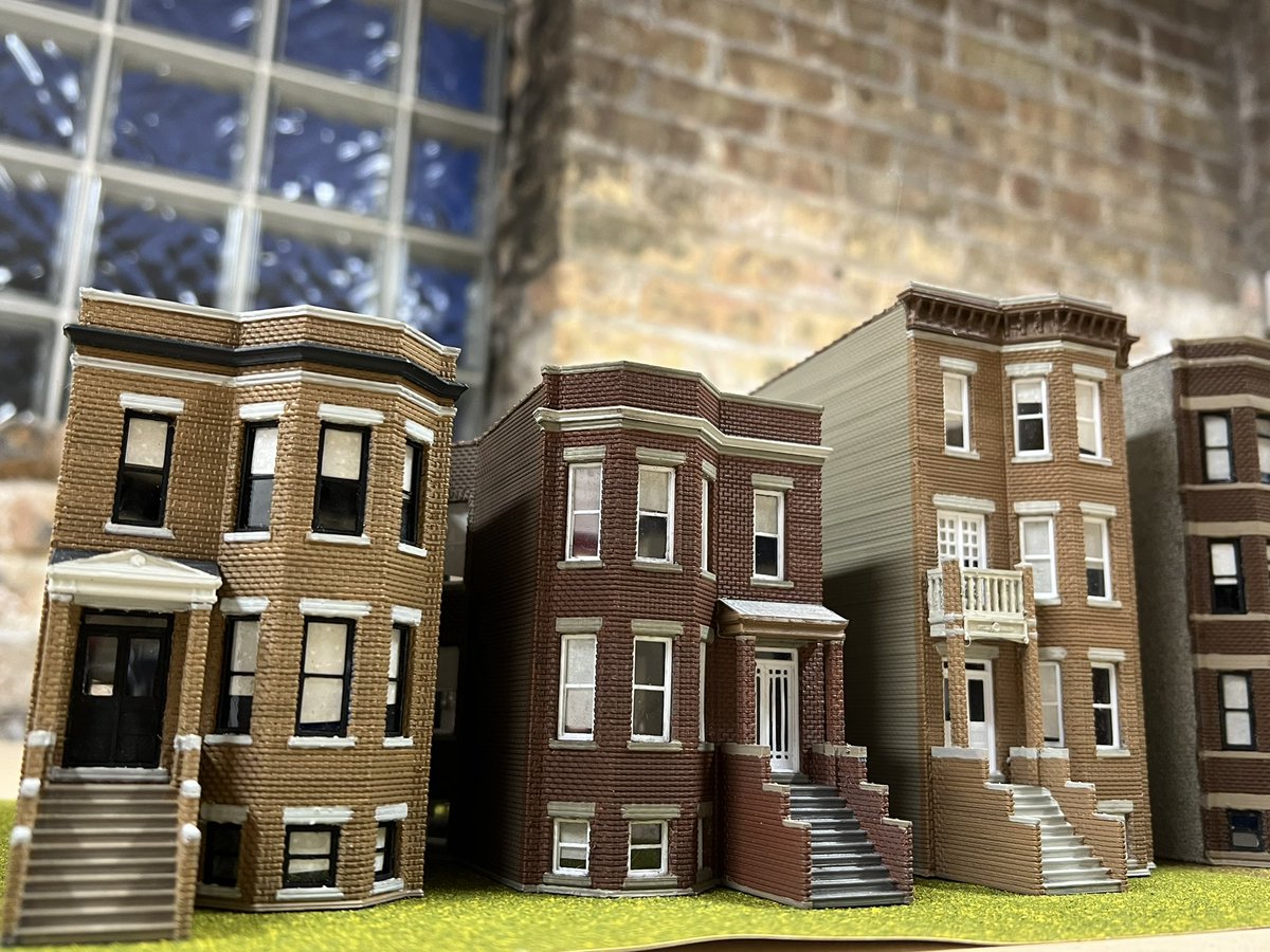 ifmuth's tweet photo. It’s a wrap on the first batch of 3D printed Chicago housing stock #3dprint #hoscale #modelrailroad #modeltrain https://t.co/cKLLCLs7yx