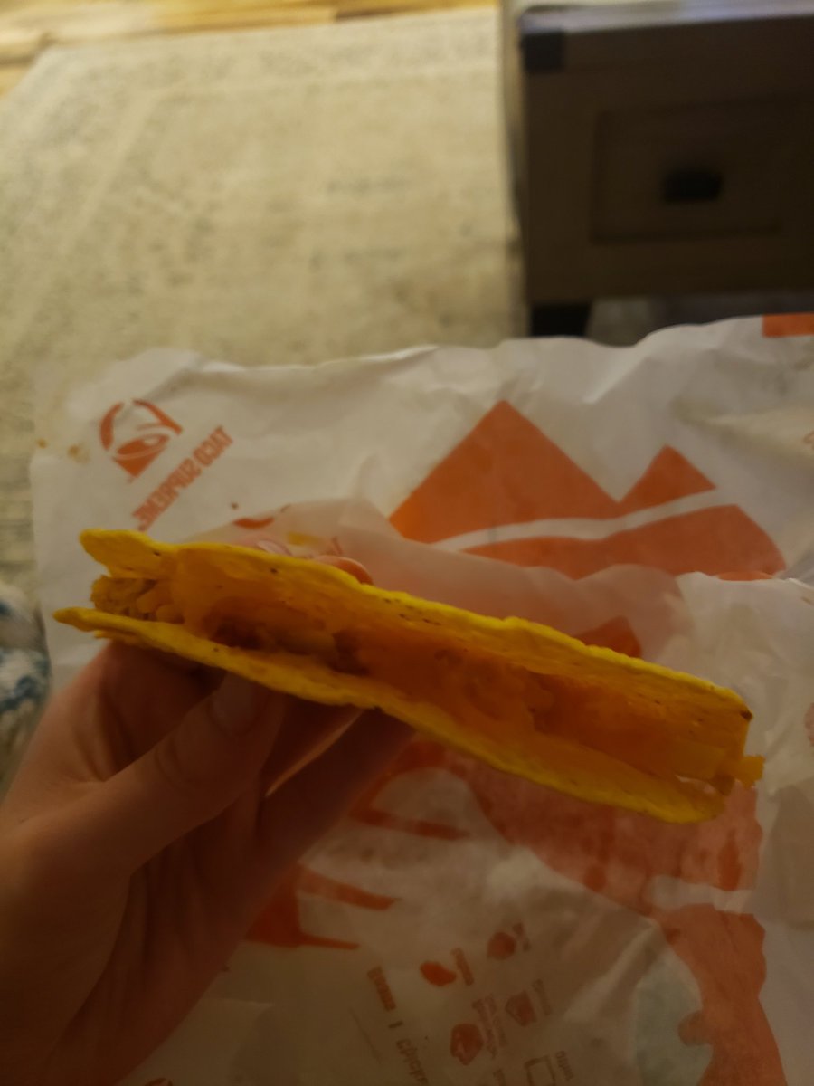 KyloPricey's tweet photo. Taco bell is not only making me turn a $1 burrito into a $3 taco JUST because there's no easy switch and since I can't eat wheat I need the corn tortilla shell, but they ALSO don't even fill it?? All 3 of my tacos were like this @tacobell you really testing my allergic self 💪😠 https://t.co/mCgJybkDTZ