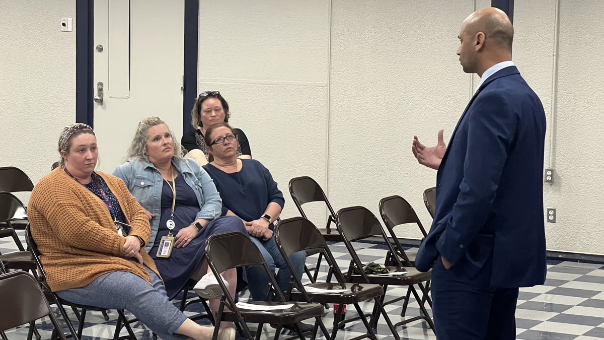 JPschools's tweet photo. Our third town hall just “technically” wrapped, but conversations still going strong. Small group &amp; one-on-ones taking place w/ @DrJamesGray, board members &amp; district leaders following the end of our town hall. #JPSchools #ForwardTogetherJP #LaEd https://t.co/HCyuyVr9zH