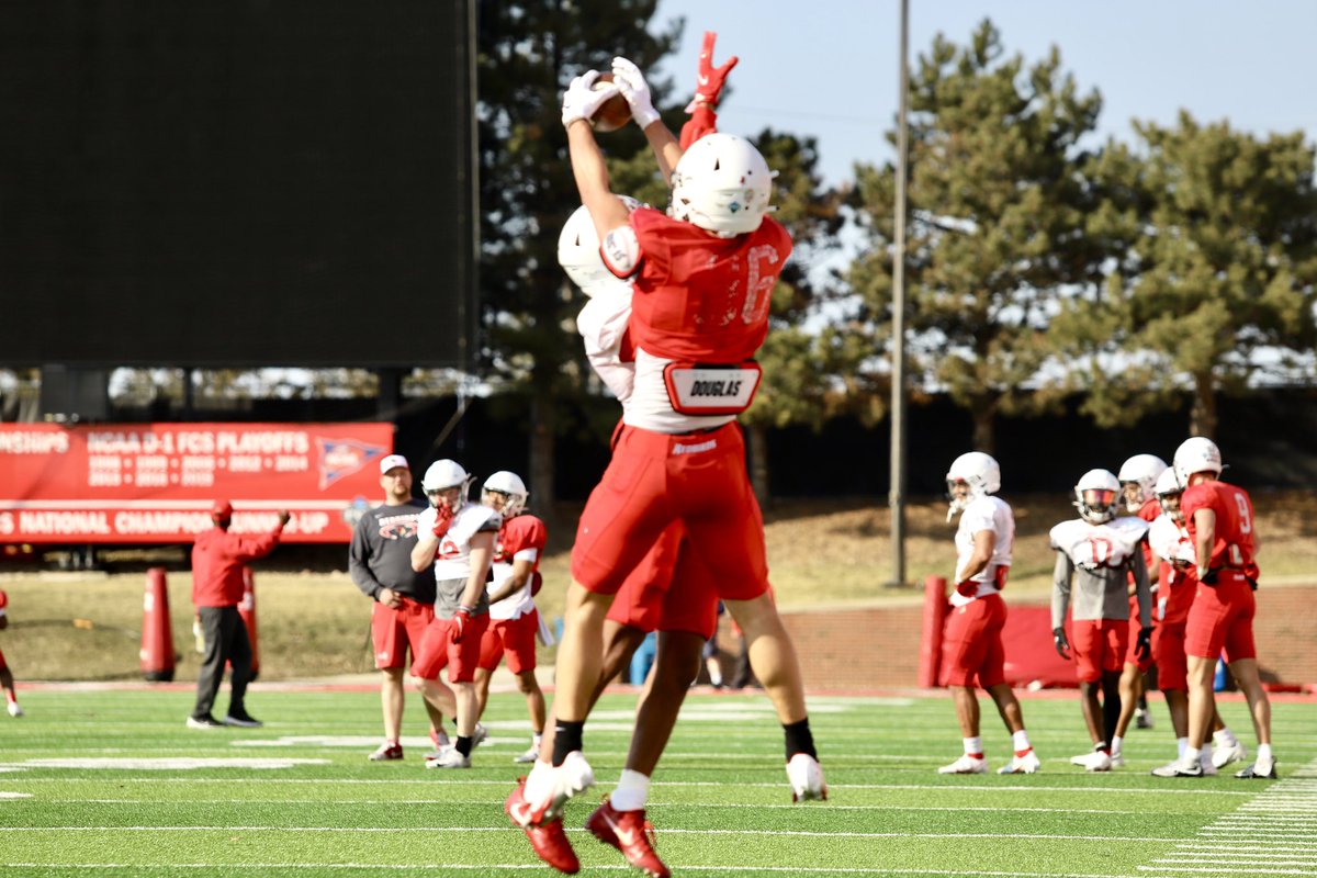 RedbirdFB's tweet photo. π to work π€
#SpringCamp22 https://t.co/YiA18lvkh3