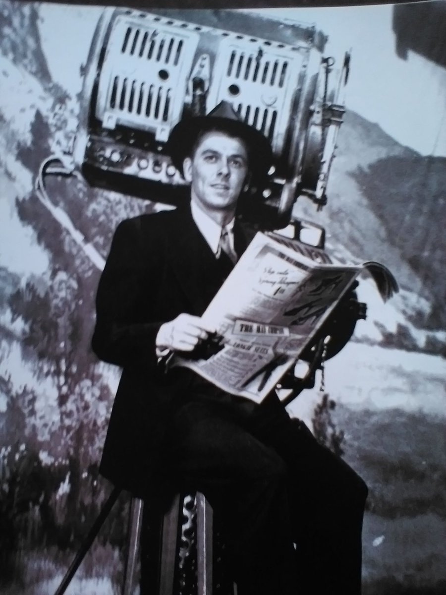 GIPPER1992's tweet photo. On March 15, 1937 Ronald Reagan filmed a Hollywood screen test at Warner Bros while covering the Chicago Cubs as a radio sports announcer.
🎥 🎬 https://t.co/Hvy5Xxppl2