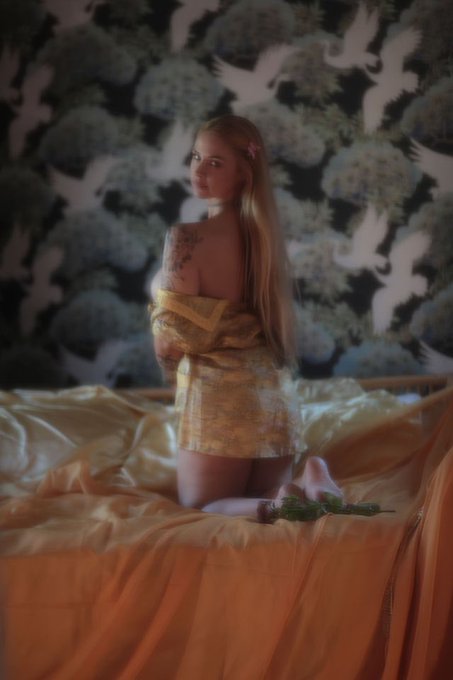 Running a major special on https://t.co/y5Q34L09DD ❤️  📸 credit @alexandrakacha https://t.co/m7PraKq