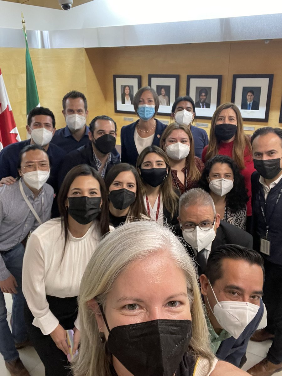 SandraShaddick's tweet photo. Sería imposible estar más feliz que esta mañana, cuando @ConsulMTY nos reunimos - todos!!! - para la ocasión de la visita de @SHemingwayMx, quien nos acompañó ayer y hoy en #Monterrey y #Saltillo. Fue la primera vez en dos años que hemos estados juntos. Que alegría! #juntosporfin https://t.co/ZHLw8LPIV9