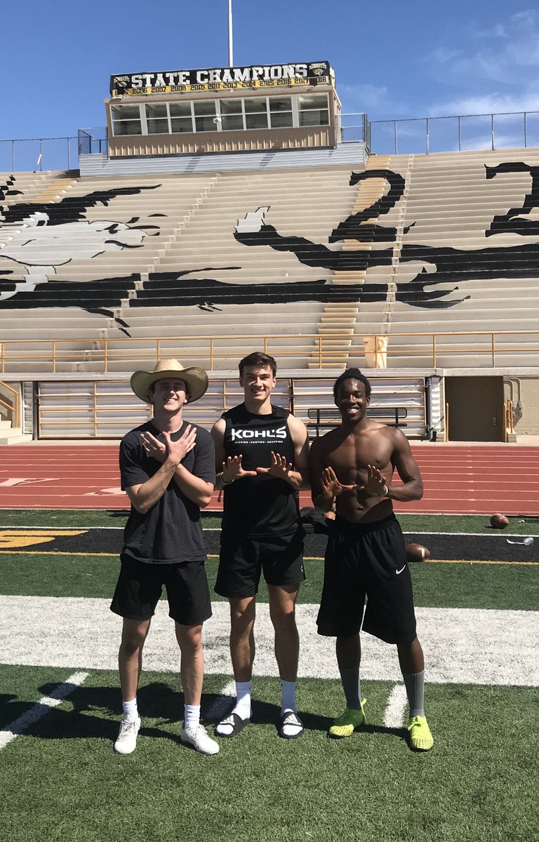 Live FG/Punt ops with these guys today…Elite👊🙌 <a href="/sheafreibaum/">Shea Freibaum</a> <a href="/JacksonRayyy/">Jackson Ray</a> <a href="/saguarofootball/">Saguaro Football</a>