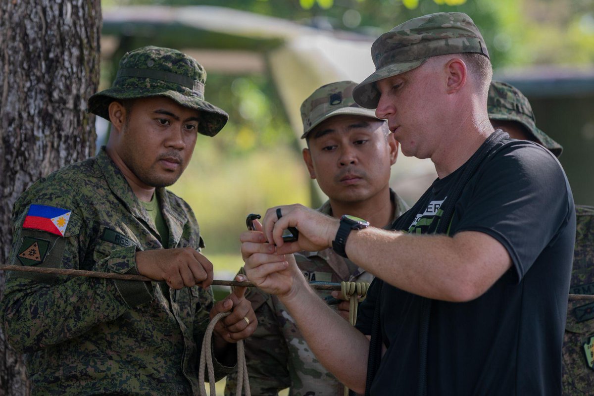 #Salaknib 2022 - Happening Now - Philippines
Making Jungle Experts! 🇺🇸🇵🇭 Army Soldiers are participating in Jungle School at Fort Magsaysay, Nueva Ecija. 
Combined training enhances readiness, ready forces promote a #FreeandOpenIndoPacific
