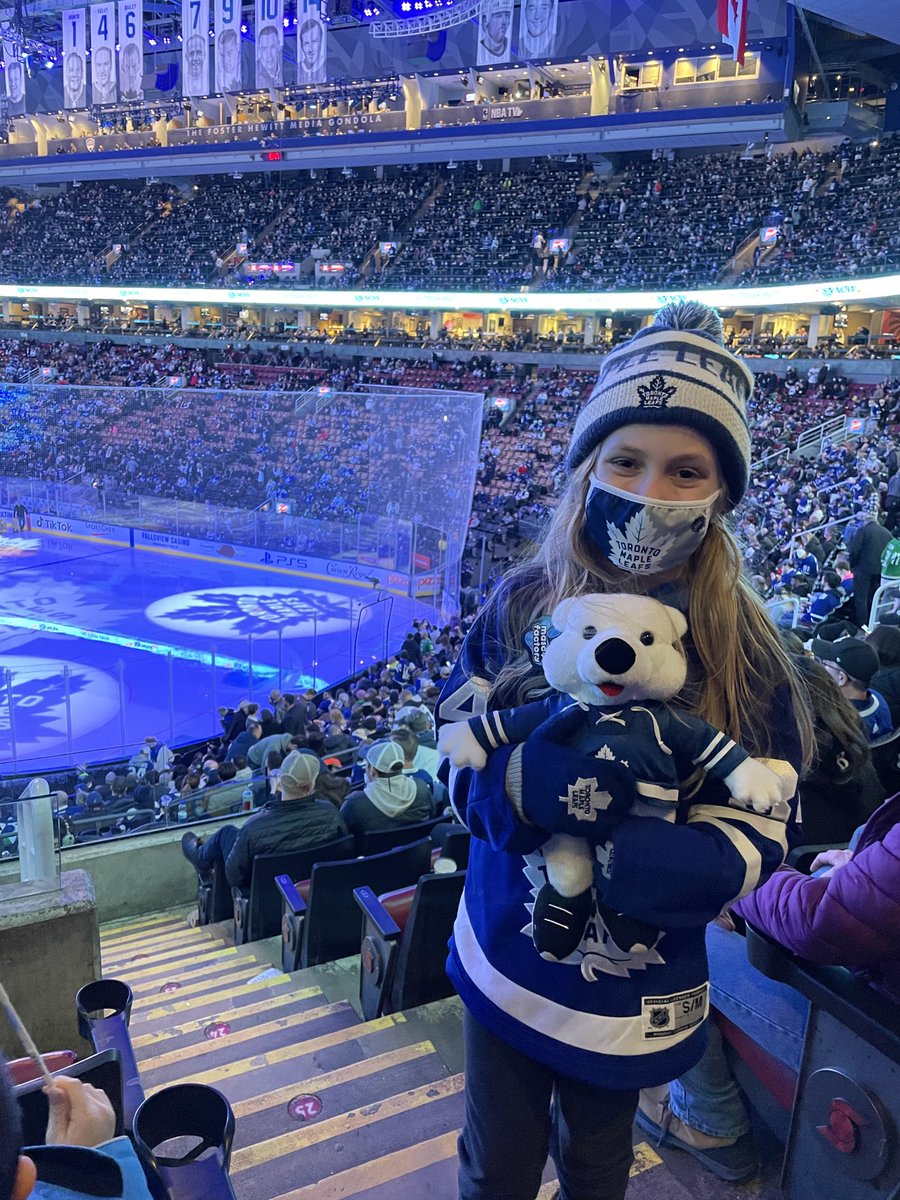 kmcfarlane32's tweet photo. Go Leafs Go! #foreverleafs #firstgame https://t.co/2oaHqiybSf