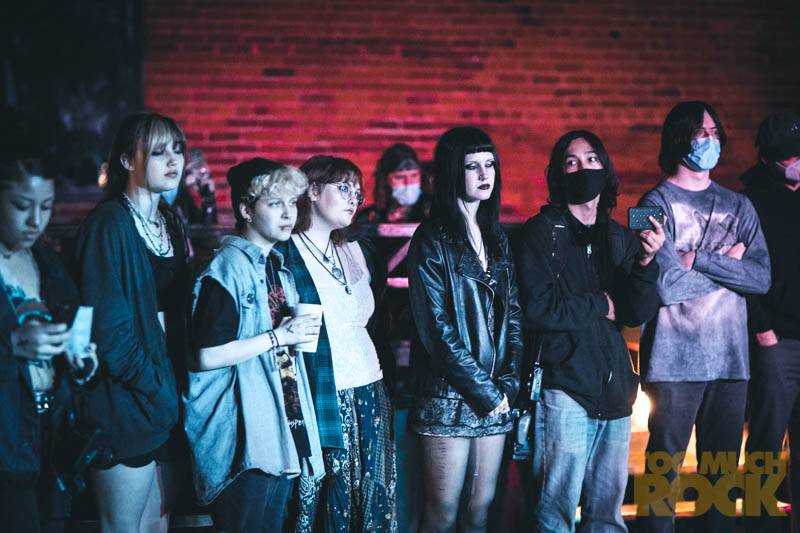 sidmuchrock's tweet photo. Three bands tackled the loud/soft dynamics of shoegaze at a respectable all-ages Sunday night gig.  My photos, video, &amp; thoughts on @dearlysomber @waveformct &amp; @floodingks are on Too Much Rock at https://t.co/UdoUo3oIma. https://t.co/YQk0rl6nXl