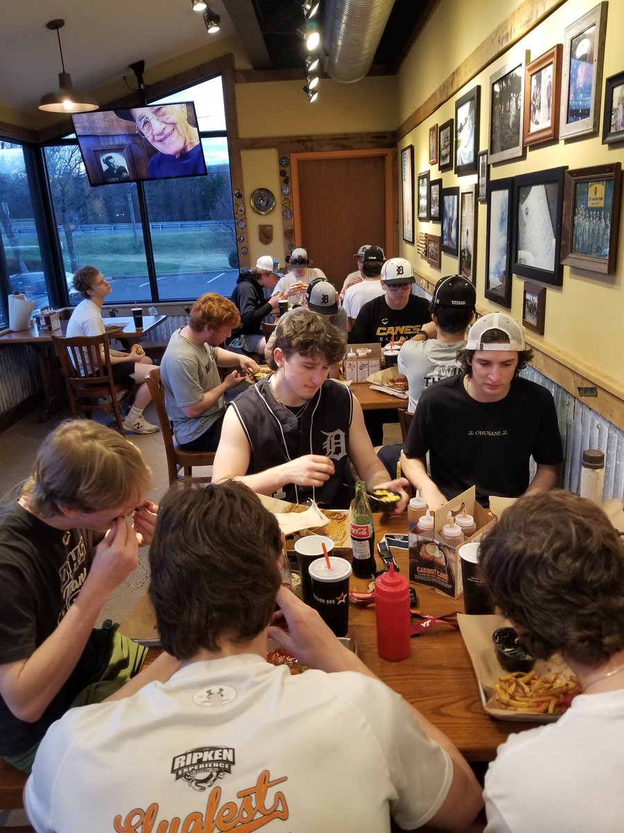DomHighBaseball's tweet photo. Good practice, Good game, good eats! Fun to watch our JV guys and then eat some good BBQ! Go Titans! @MissionBBQ #dombats #domfamily #ALLIN ⚪⚫👍⚾ https://t.co/ggdVjMOzul