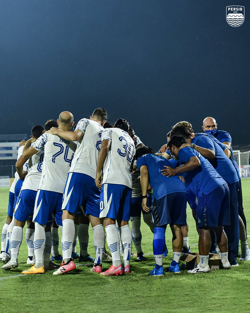 persib's tweet photo. Destiny is written by ourselves.
Fight for pride! 💪
Untill the end! ✊

#PERSIB https://t.co/gRKKkGa51b