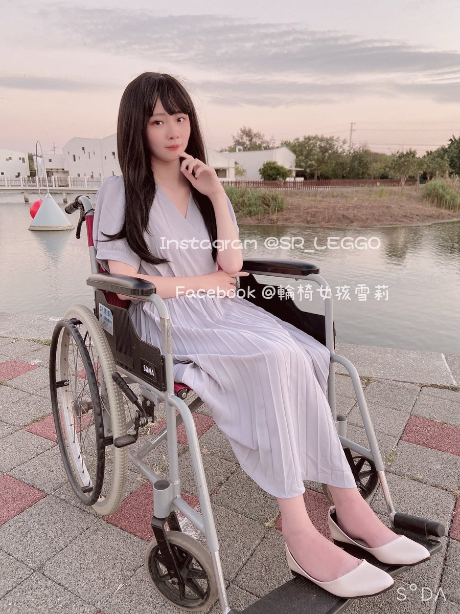 Instagram 跟Facebook 追了嗎～～