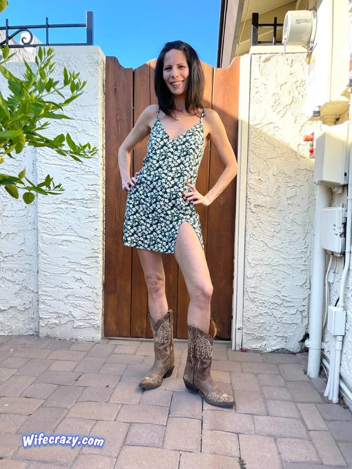 Giddy up girl! 🤠 https://t.co/QY0TS6PenA<a href="/tag/wifecrazy"class="tags"><span>#wifecrazy</span></a><a href="/tag/arizonawife"class="tags"><span>#arizonawife</span></a><a href="/tag/tattoowife"class="tags"><span>#tattoowife</span></a>