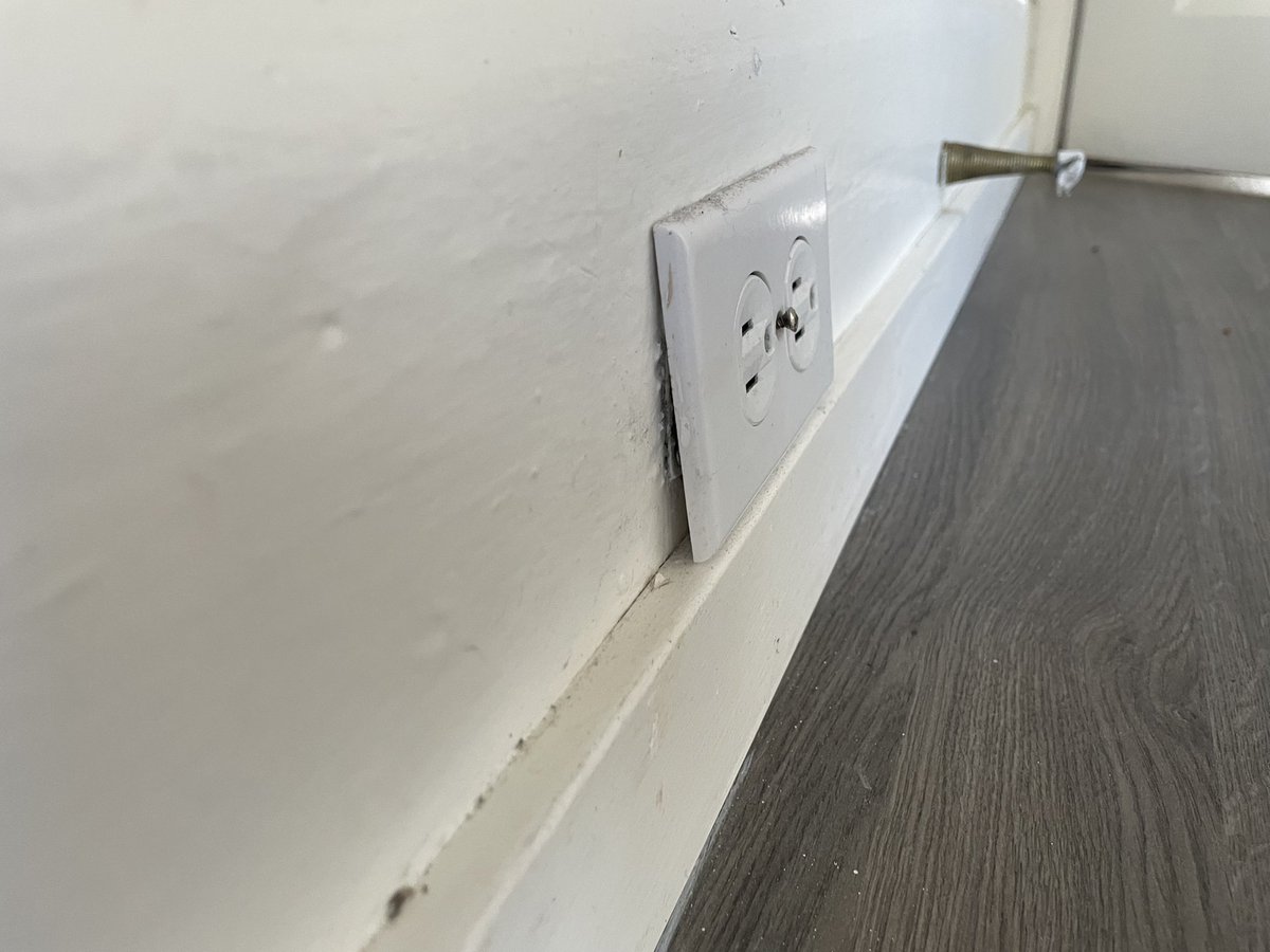 abbwri's tweet photo. landlords will really look you in the eye and say “please pay me $750 a month for this” https://t.co/WJ0VJNomYj