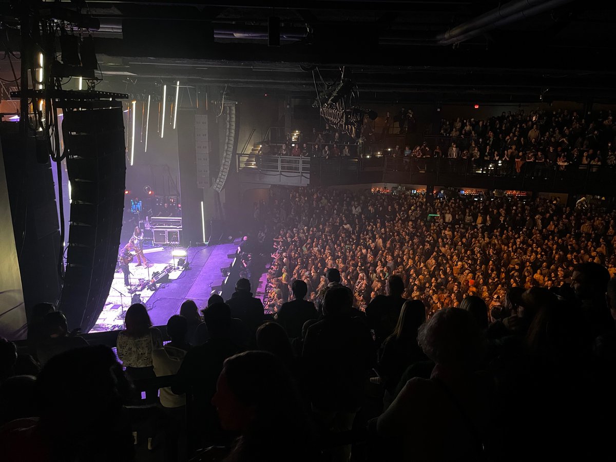 mikezarren's tweet photo. Opening night @roadrunnerbos with @BillyStrings !
Grats @boweryboston @newbalance - welcome to the neighborhood! #backinboston https://t.co/lp7HT8n0iR