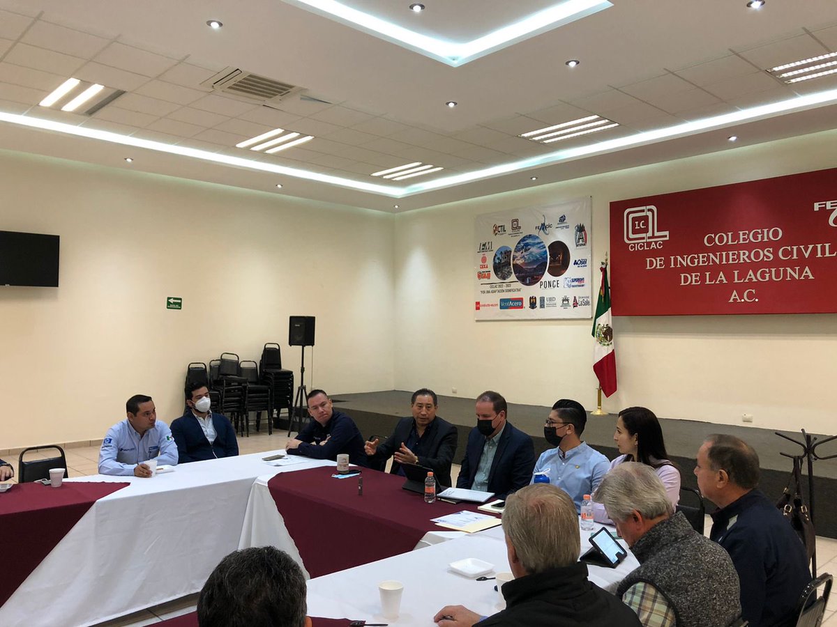 ArqOmarPuentes's tweet photo. Participamos en la reunión del @CLIPLAGUNA2021 en donde tuvimos como invitado al Ing. Adolfo VonBertrab Director de Obras Publicas de @TorreonDirOP @MunicipioTRC.
@CACLAC_ siempre participando en temas de Proyectos de Obra Pública.👏 https://t.co/ZFNVBNp4Ui