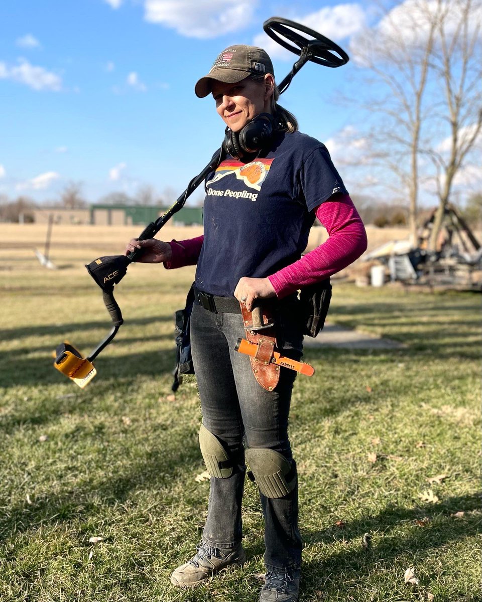 OhioMetalMaven's tweet photo. My badass #detectorist pose. Chicks dig relics too. I love Wanda, my Garrett Ace 400. Saving history one beep at a time. πππππ#OhioMetalMaven #garrettgirl #MultipleSclerosis #metaldecting #femaledetectorist #ohiodetectorist #coiltothesoil #relichunting #countrygirl https://t.co/vFcNZEAWKB
