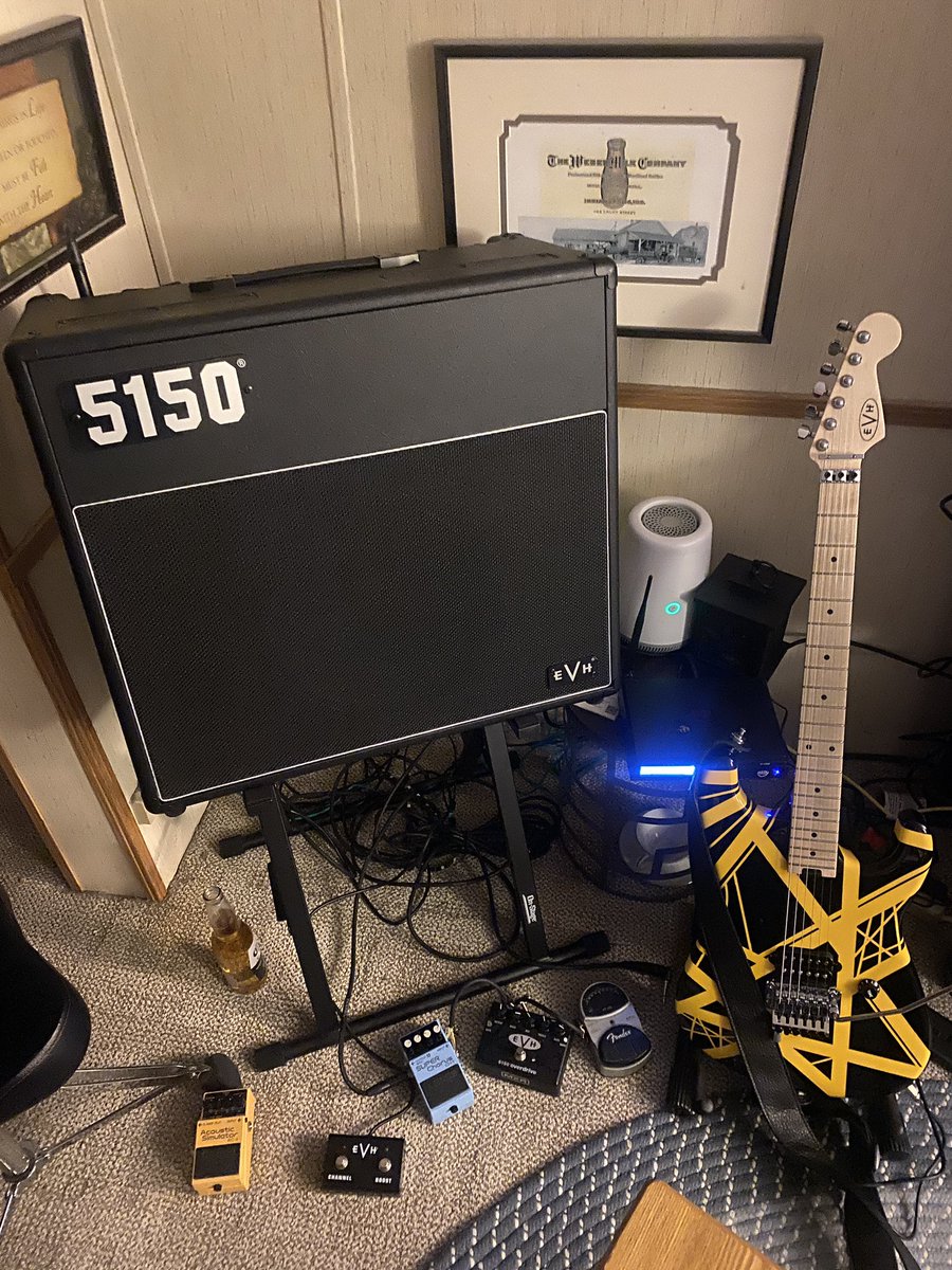 Nothing a couple of cold beers and playing out of this rig can’t fix if you ask me 🤘 #evh