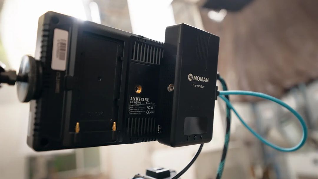MomanGlobal's tweet photo. #Momanmatrix600s doesn't have an internal fan. It is only equipped with heat sink (radiator shaped metal shell)C, which gives us more silence, and the noise of the fan won't penetrate into the recording we're making. 
📽️@ray_valencia 

#momanvideography #moman #momanglobal #video https://t.co/JKFtLWxDlE