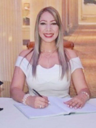 olysando_6's tweet photo. Les presento a Rosina Errante, nació el #22Nov, persona, mujer, buena hija, soltera, escorpiana, apasionada x l #Medicina y l #Peluqueria, proactiva, humanista, único delito #Ayudar al prójimo
#Vzla merece estar libre! 
#JusticiaParaRosina
#LibertadParaRosina
#RosinaSomosTodos https://t.co/Hp9L0s9lTC
