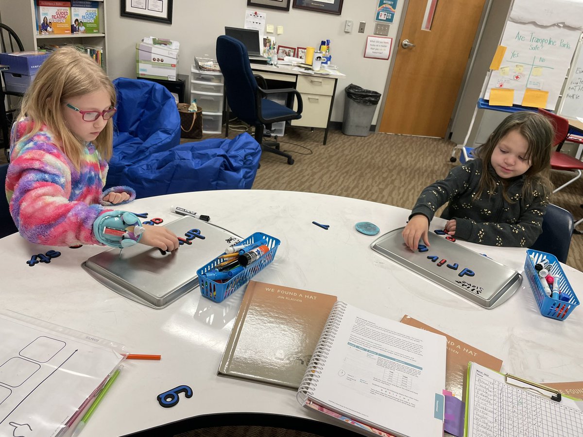 srscottLES's tweet photo. Word work fun! Love reading new professional books and implementing my learning with students! #thenextstepforwardinwordstudyandphonics @LeaphartElem https://t.co/Hn6kFWIhTo