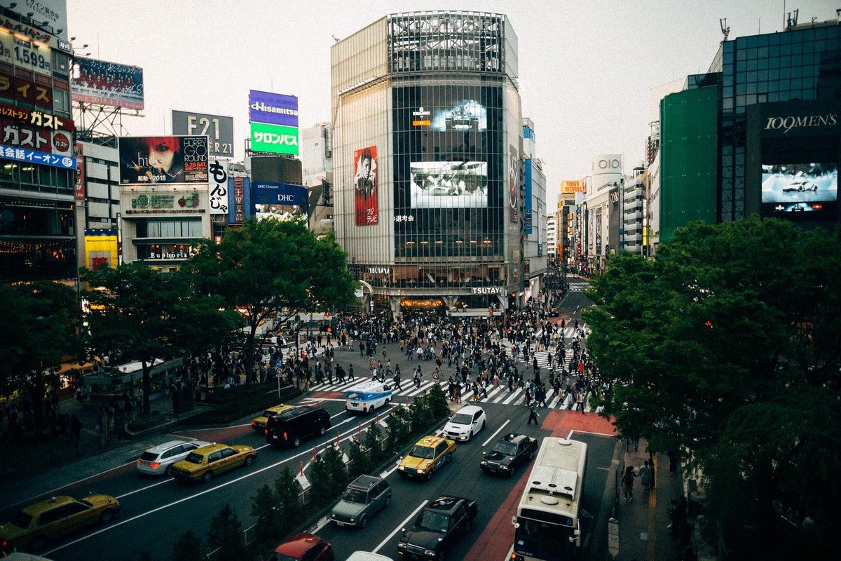 _wnek_'s tweet photo. In the City. #Tokyo #Japan #streetphotography https://t.co/vI7WwIkSUE