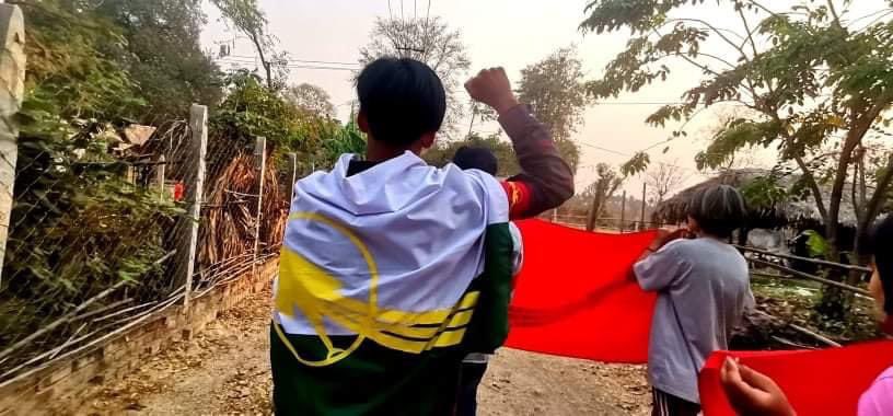 The members of All Burma Federation of Student Union and residents from some villages of #Salingyi and #Yinmarbin Twps, staged a joint protest to oppose the #MilitaryDictatorship last evening.

#US_SanctionMOGE 
#2022Mar16Coup 
#WhatsHappeningInMyanmar
