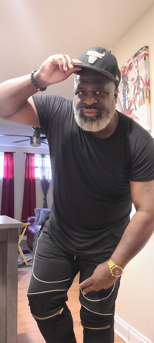 DaHood36's tweet photo. It's hard to believe that I'll be 49 next month!!! God is awesome!!! 🔥🔥🔥 #aginggracefully #embracethegrey #stilllookinggood https://t.co/ODbgOhAy1f