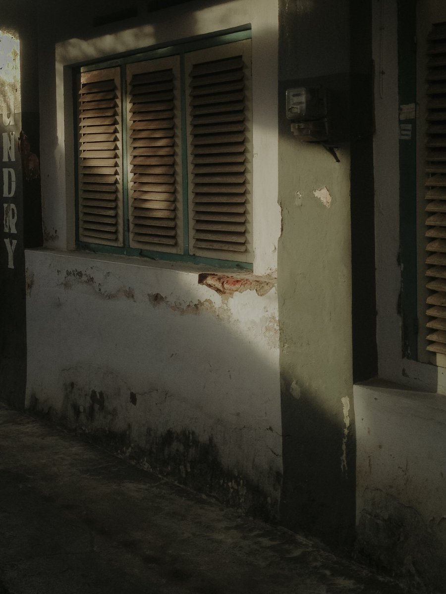 kakakbay's tweet photo. street snap from my old iPhone 4s...good morning ๐ค
.
#playwithshadow
#shotoniphone https://t.co/T2CHX7uQNi