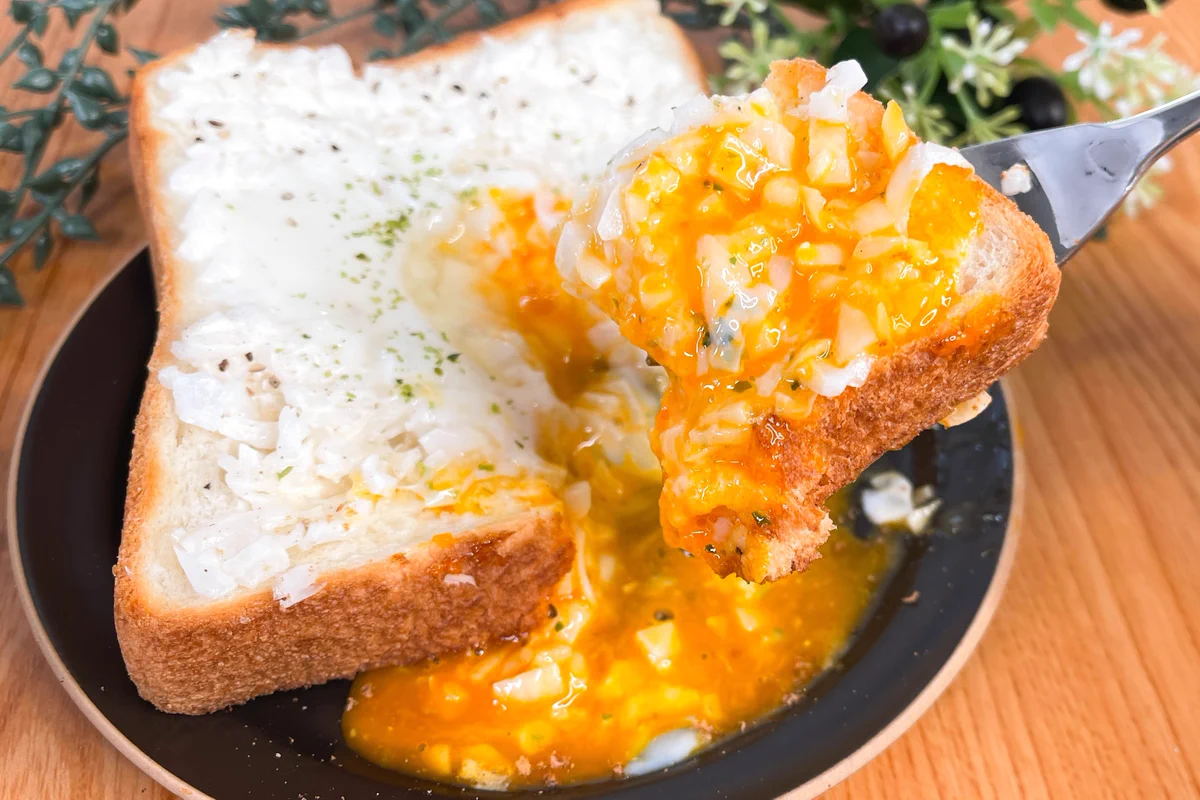 休日の朝食メニューにもぴったりそう！新玉ねぎを使った「トースト」レシピ！