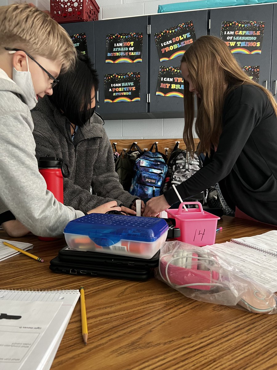 CPES5thGrade's tweet photo. 5th graders experimenting with the Path of Light #cpesbelieves https://t.co/cSLmukR35T