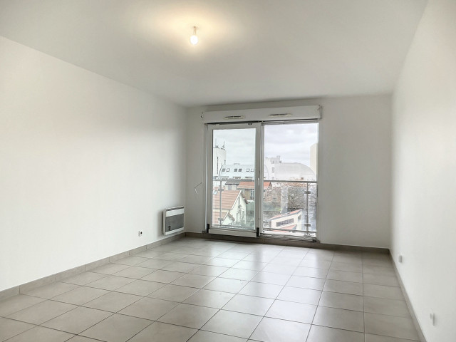 Nouveau:  3 pièces de 65 m2 avec balcon et parking: pvt.fm/p/E2BA8EAE6AC8